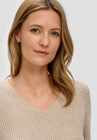 s.Oliver Strickpullover - helles beige