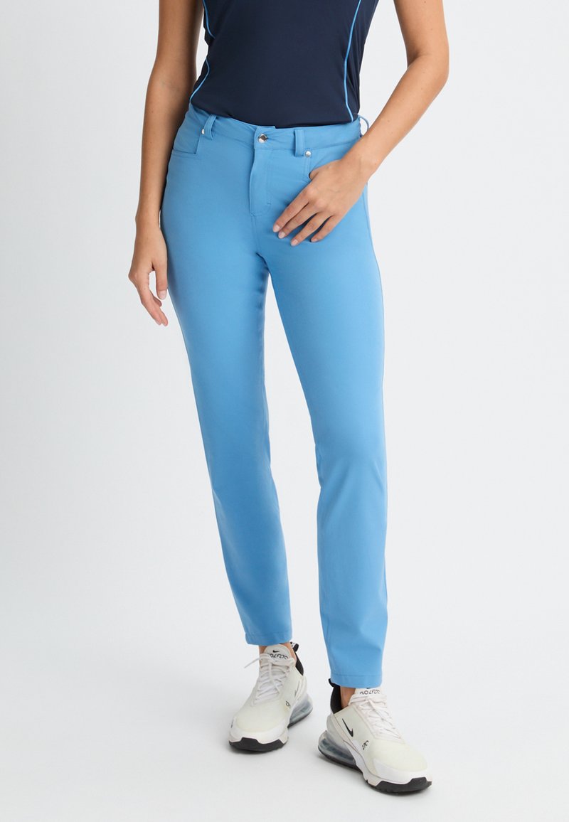 Ljust blå skräddarsydda byxor med slim fit och slät textur, med bälteshällor, framfickor och knappstängning.