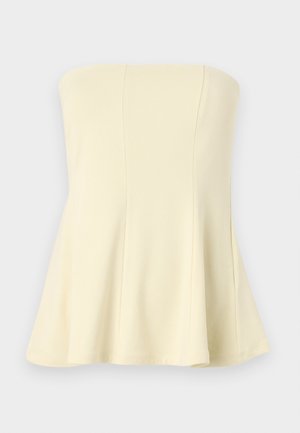 Strapless lichtgele top met een uitlopende ontwerp, gemaakt van een gladde, zachte stof; heeft verticale naden voor structuur en pasvorm.