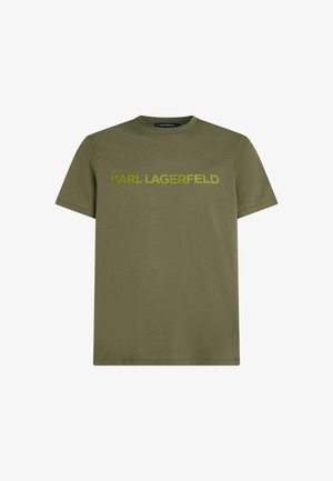 Oliwkowa bawełniana koszulka z wyraźnym, żółtozielonym napisem "KARL LAGERFELD" na przodzie. Okrągły dekolt i krótkie rękawy.