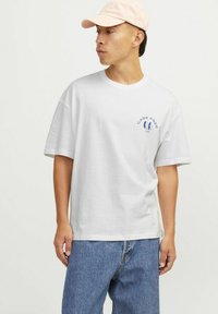 Jack & Jones JORFRUTTI TEE CREW NECK  - Print T-shirt - bright white