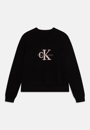 Suéter negro de manga larga tejido con textura acanalada y logo blanco "CK Calvin Klein Jeans" centrado en el pecho.