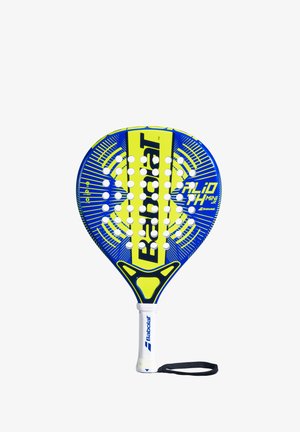 Babolat padelracket med et blåt og gult design, der har et perforeret hoved, tekstureret greb og en forstærket nakke.