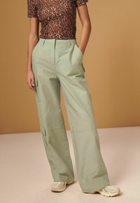 Next TALL - REGULAR FIT - Kapsáče - sage green