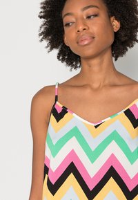 ONLY ONLNOVA LIFE PARIS SINGLET - Top - cloud dancer