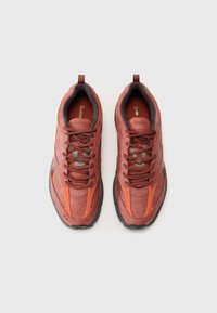 Lacoste STORM 96 - Tossud - dark orange/dark grey