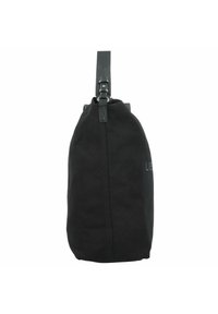 Czarna torba płócienna o stożkowatym kształcie, z regulowanym skórzanym paskiem i subtelnym logo na boku. Gładka tekstura i minimalistyczny design.