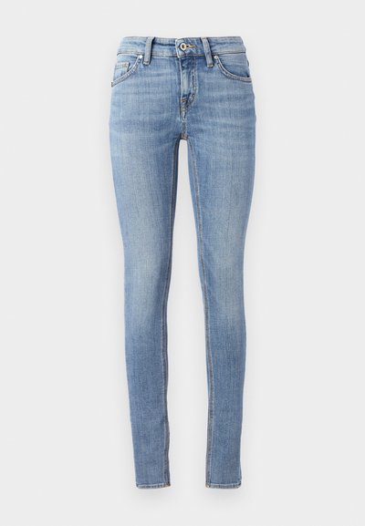 Jeans ajustados de un azul claro, confeccionados en denim, con una cinturilla estándar, cinco bolsillos y costuras en contraste a lo largo de las costuras.