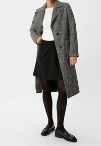 comma Sweter