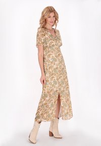 usha Nappali ruha - cream multicolor