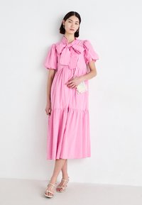 Sister Jane ONDA BOW MIDI DRESS - Kokteiļkleita/ballīšu kleita - pink