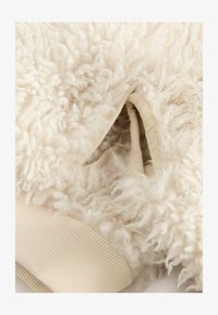 Non sélectionné, cream