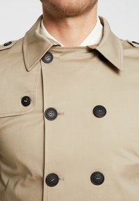 Gianni Lupo Trenchcoat - beige