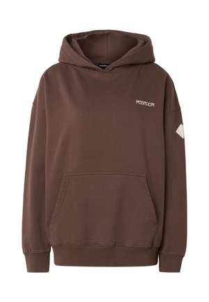 Sweat à capuche marron avec poche avant, poignets côtelés, logo "PEGADOR" sur la poitrine gauche et un patch blanc sur la manche droite.