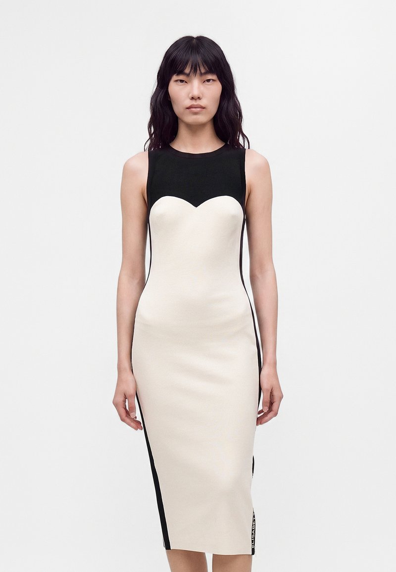 Elisabetta Franchi WOMAN'S DRESS - Φόρεμα-πουλόβερ - burro/nero
