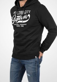INDICODE JEANS Jersey con capucha - black