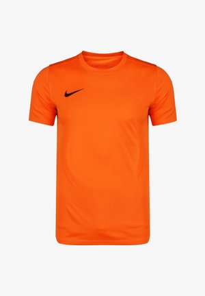 Maglietta sportiva arancione realizzata in tessuto leggero e liscio. Presenta un colletto rotondo e un logo Nike nero sul lato sinistro del petto.