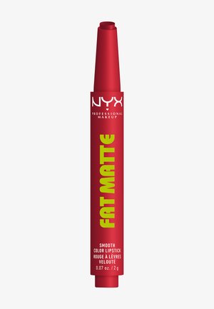 Crayon rouge à lèvres lisse NYX Professional Makeup, étiqueté "FAT MATTE", 0,07 oz / 2 g avec embout incliné visible.