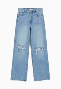 Jeans in denim azzurro chiaro a gamba dritta con strappi orizzontali sfilacciati su entrambe le ginocchia, tasche anteriori e cintura con chiusura a bottone.