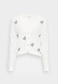 Vitt stickat cardigan med V-hals, prytt med ett diamantmönster, dekorativa marinblå blomdetaljer och ljusa träknappar.
