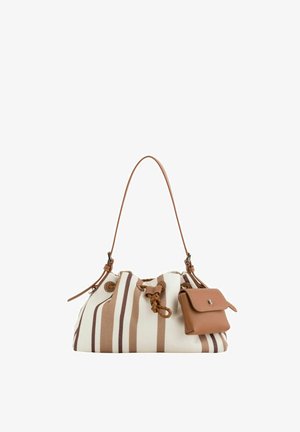 Sac à main beige et blanc rayé avec un cordon marron tressé, une sangle d'épaule unique et une petite pochette marron attachée.