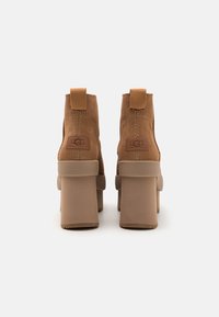 UGG Bottines à talons hauts - cognac