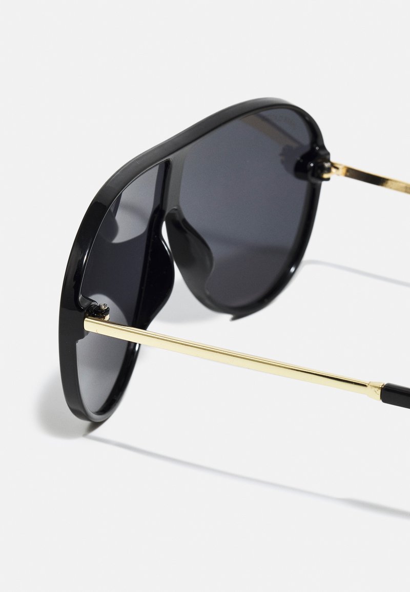 Herren Taschen & Koffer | Urban Classics NAXOS WITH CHAIN UNISEX Sonnenbrille black/gold-coloured/schwarz - PK28482 Herren Taschen & Koffer | Urban Classics NAXOS WITH CHAIN UNISEX Sonnenbrille black/gold-coloured/schwarz - PK28482