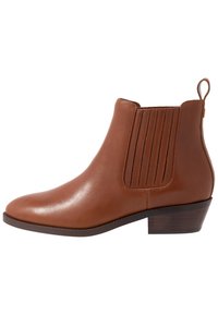 Bota hasta el tobillo de cuero marrón con acabado suave, paneles laterales elásticos y un tacón bajo apilado. Presenta punta redondeada y detalles de costura.