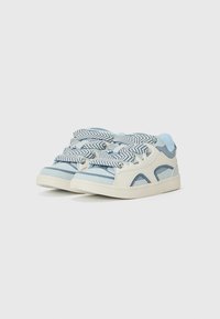 Blue and cream sneakers with textured fabric, herringbone-patterned laces, padded collar, and contrasting detailing on sides.