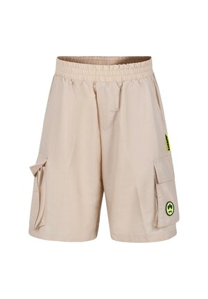 Pantaloni cargo beige con vita elastica, due tasche laterali e tasche con pattina su ciascun coscia. Presenta un logo verde circolare.