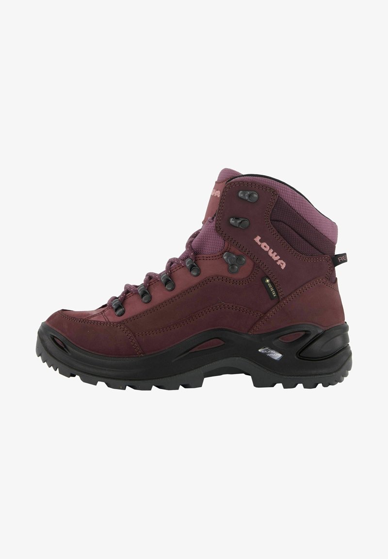 Botte de randonnée haute bordeaux avec semelle noire robuste, œillets métalliques, col rembourré et étiquette Gore-Tex respirante et imperméable sur le côté.