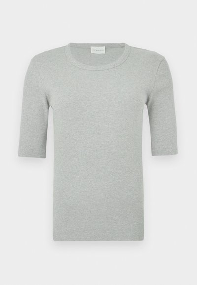 Γκρι ριμπ κοντομάνικη μπλούζα με στρογγυλή λαιμόκοψη. Κατασκευασμένη από μαλακό ύφασμα με λεία υφή, με ελάχιστη σήμανση στο πλάι.