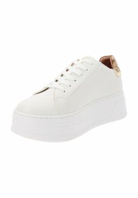 Białe syntetyczne sneakersy z masywną, podwyższoną podeszwą. Oferują gładką teksturę i subtelne, wzorzyste akcenty z tyłu. Design na sznurówki.