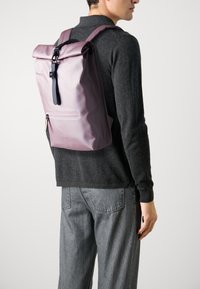 Rains ROLLTOP UNISEX - Batoh - muse