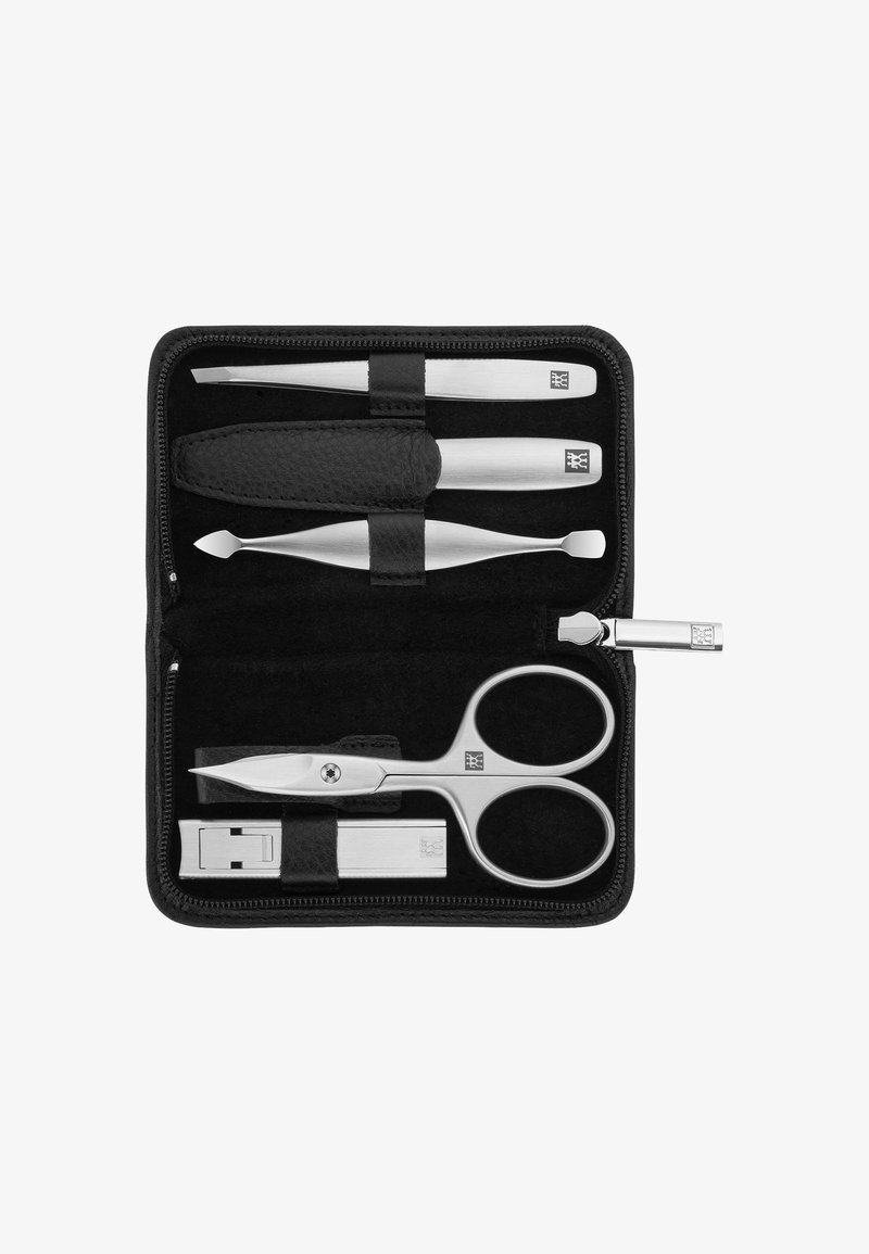 Kit de manucure avec ciseaux en acier inoxydable, coupe-ongles, pince à épiler, pousse-cuticules et nettoyeur d'ongles dans un étui noir zippé.