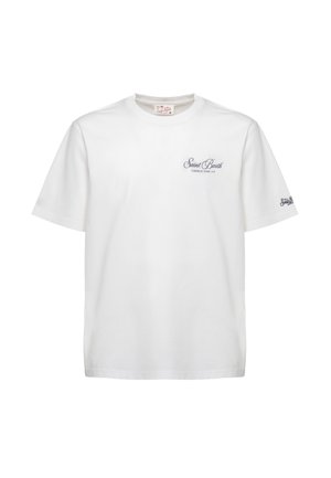 Maglietta bianca a maniche corte con la scritta "Saint Barth Caribbean Tennis Cup" sul petto e piccolo logo sulla manica sinistra.