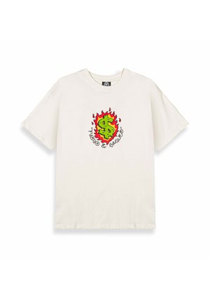 Camiseta de algodón color crema con cuello redondo y mangas cortas, que presenta un gráfico colorido de un signo de dólar rodeado de llamas.