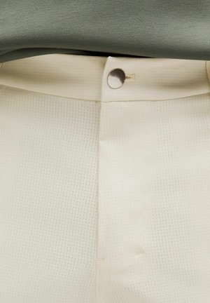 lululemon, ABC CLASSIC-FIT WOVENAIR™ 18CM - Urheilushortsit - light ivory