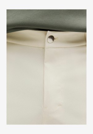 lululemon, ABC CLASSIC-FIT WOVENAIR™ 18CM - Urheilushortsit - light ivory