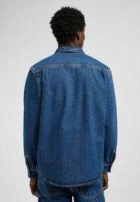 Lee Chemise - turn tables