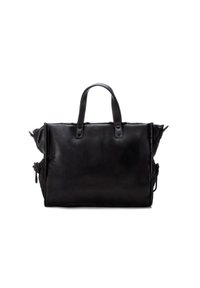 Bolso tote de cuero negro con base plana, asas dobles, dos pliegues laterales y acentos de hardware metálico. Textura suave, diseño minimalista.