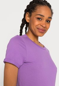 Vero Moda VMPAULA - T-shirt básica - hyacinth