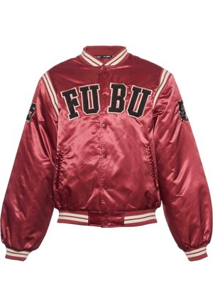 Crvena satenska bomber jakna s rebrastim manžetama i rubom. FUBU izvezeni logo sprijeda; crni naglasci i prugasti detalji na rukavima.
