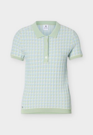 Pikowana koszulka polo z krótkim rękawem w pastelowej zieleni z białym i jasnoniebieskim wzorem w kratę oraz listwą zapinaną na guziki.