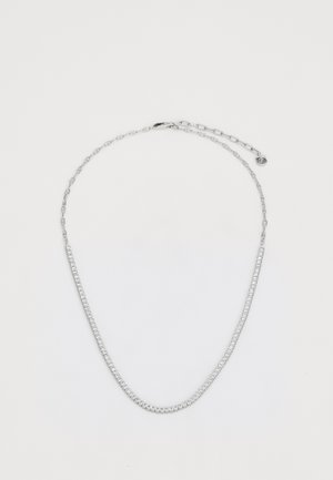 Collier en argent composé de maillons alternant entre des formes lisses et rectangulaires, avec un fermoir et une chaîne d'extension.