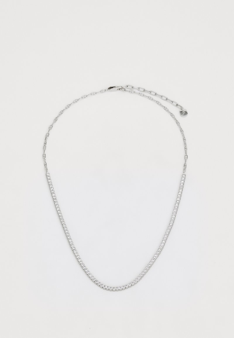 Sølv kæde halskæde med sammenkoblede segmenter, der skifter mellem glatte og rektangulære former, med en lås og en forlængerkæde.