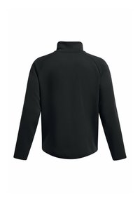 Černý svetr s vysokým límcem, dlouhými raglánovými rukávy a hladkou texturou. Má zakřivený lem a minimalistický design.