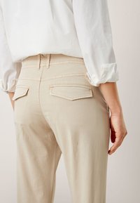 s.Oliver Pantalon classique - beige