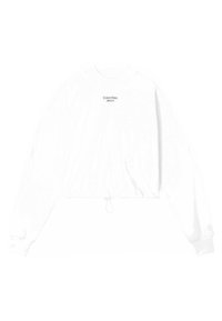 Sudadera blanca corta con mangas largas, cuenta con un cuello redondo y un cordón ajustable en el dobladillo. Logo de "Calvin Klein Jeans" en negro en la parte frontal.