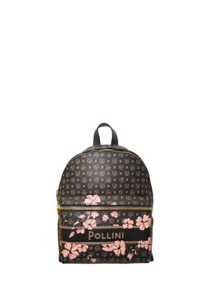 Zaino nero Pollini con cerniera dorata, motivo floreale rosa e logo in rilievo su materiale strutturato.